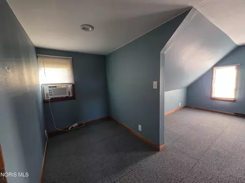 Bedroom - 5501 Ayers Rd, Walbridge, OH 43465 photo 3 of 6