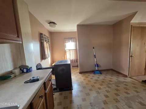 Entry Way - 5501 Ayers Rd, Walbridge, OH 43465 photo 1 of 1