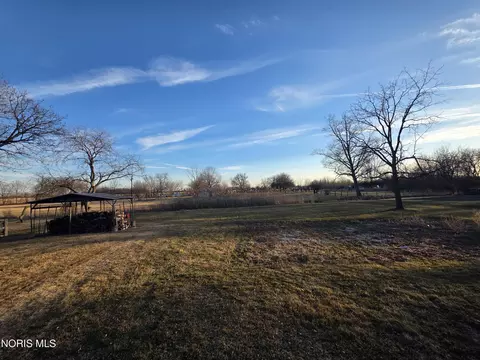 Exterior - 5501 Ayers Rd, Walbridge, OH 43465 photo 5 of 5