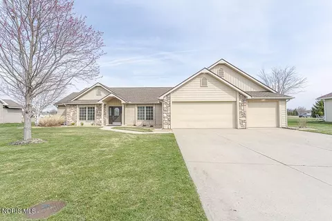 706 Briarwood Ln, Bryan, OH 43506