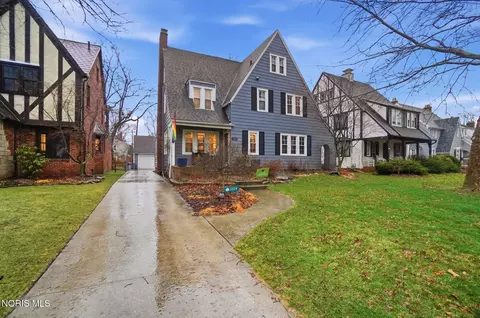 3324 Darlington Rd, Ottawa Hills, OH 43606