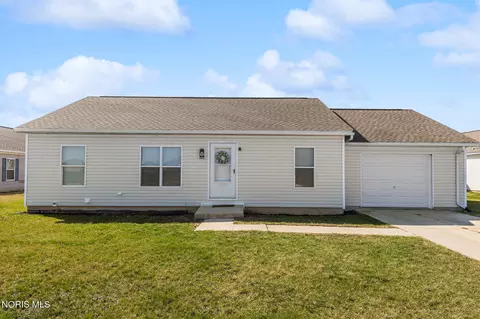 823 Bugner St, Fostoria, OH 44830
