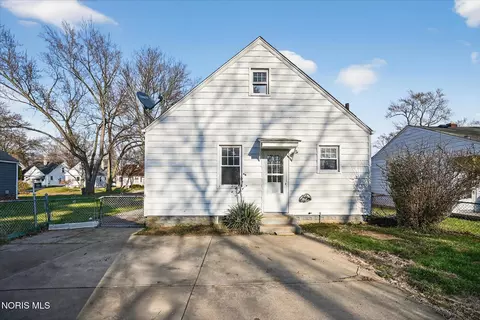 Exterior - 915 Mackow Dr, Toledo, OH 43607 photo 4 of 7