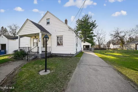 Exterior - 915 Mackow Dr, Toledo, OH 43607 photo 1 of 7