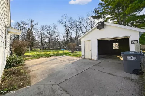 Exterior - 915 Mackow Dr, Toledo, OH 43607 photo 7 of 7