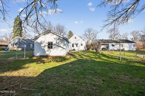 Exterior - 915 Mackow Dr, Toledo, OH 43607 photo 3 of 7