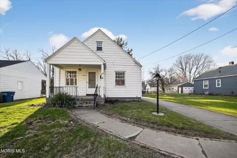 915 Mackow Dr, Toledo, OH 43607