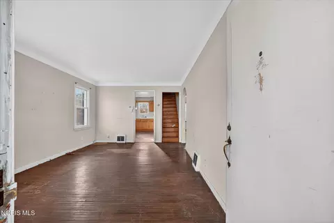 Entry Way - 915 Mackow Dr, Toledo, OH 43607 photo 1 of 5