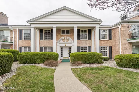 4243 W Bancroft St #205W, Ottawa Hills, OH 43615