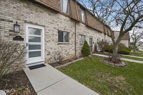 744 Fairway Dr #29, Wauseon, OH 43567