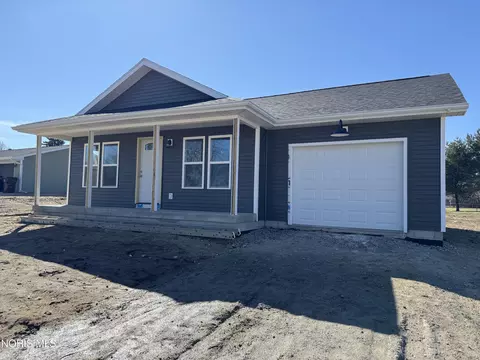 404 Clear Fork Dr, Pioneer, OH 43554