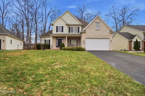 8828 Cedar Bend Rd, Sylvania, OH 43560