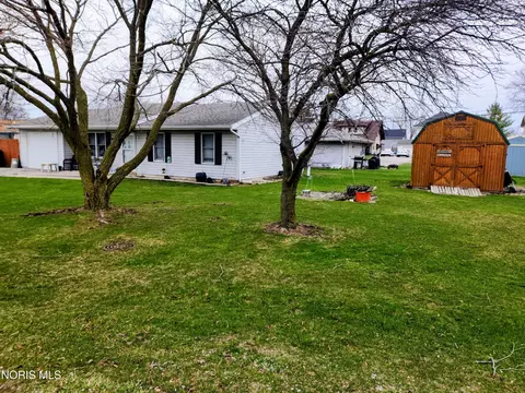 Exterior - 401 E Charles St, Bryan, OH 43506 photo 2 of 5