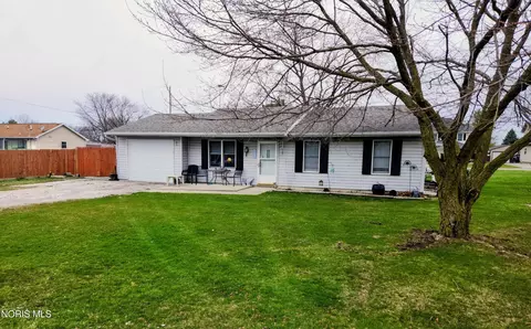 Exterior - 401 E Charles St, Bryan, OH 43506 photo 4 of 5
