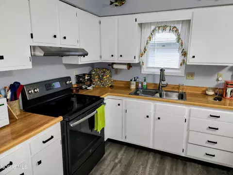 Kitchen - 401 E Charles St, Bryan, OH 43506 photo 3 of 3