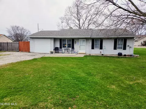 Exterior - 401 E Charles St, Bryan, OH 43506 photo 5 of 5