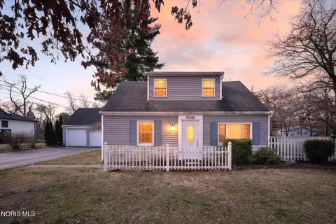 6059 Blossman Rd, Toledo, OH 43617