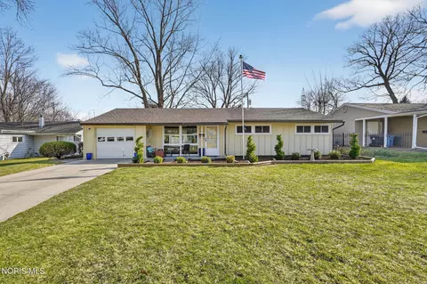 3015 Lambert Dr, Toledo, OH 43613
