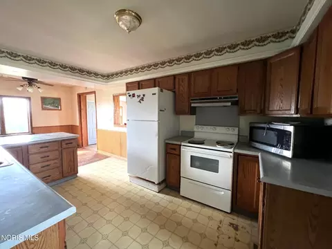 Kitchen - 15090 County Road 304, Forest, OH 45843 photo 2 of 6