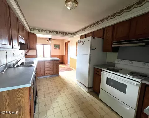 Kitchen - 15090 County Road 304, Forest, OH 45843 photo 4 of 6
