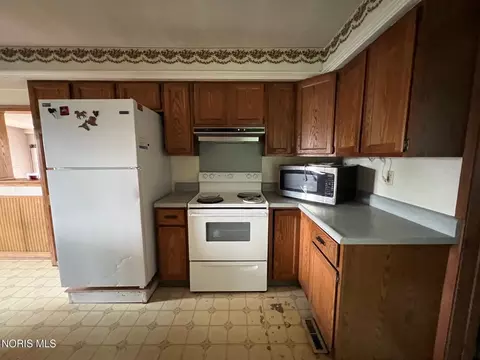 Kitchen - 15090 County Road 304, Forest, OH 45843 photo 3 of 6