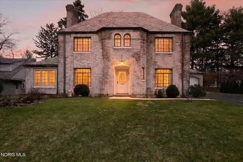 4104 Brookside Rd, Ottawa Hills, OH 43606