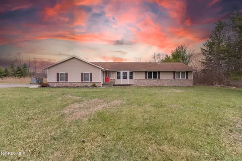 1610 Berkey Rd, Swanton, OH 43558