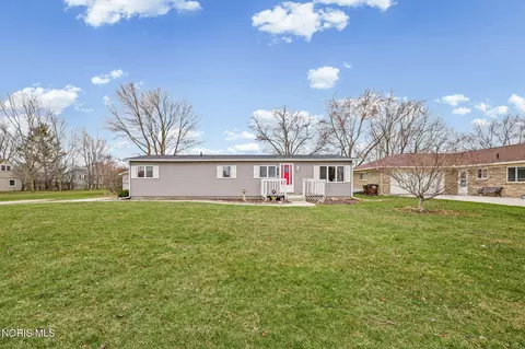 1005 W College Ave, Woodville, OH 43469