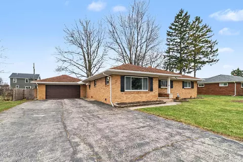 5835 Neill Ave, Walbridge, OH 43465