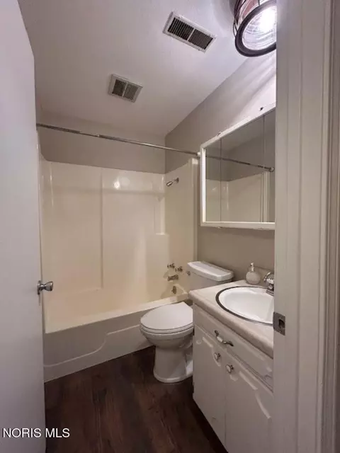 Bath - 303 Walz St, Edon, OH 43518 photo 4 of 4