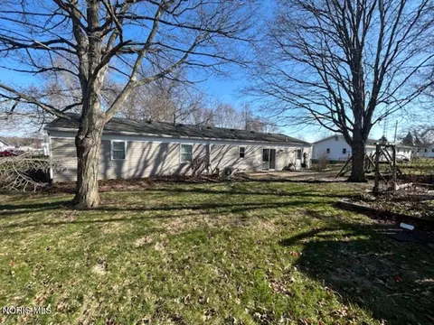 Exterior - 303 Walz St, Edon, OH 43518 photo 3 of 4