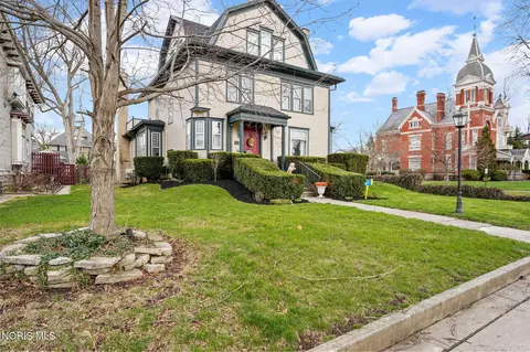 1041 S Main St, Findlay, OH 45840