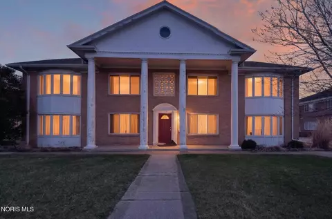 2130 Richards Rd #2, Ottawa Hills, OH 43606