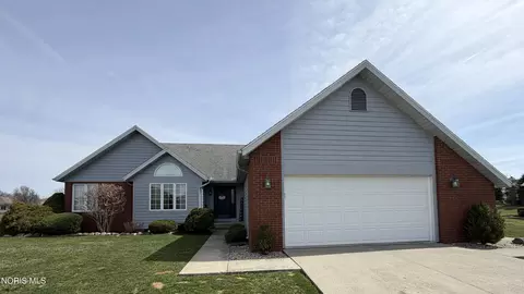 1911 Willow Bay Dr, Defiance, OH 43512