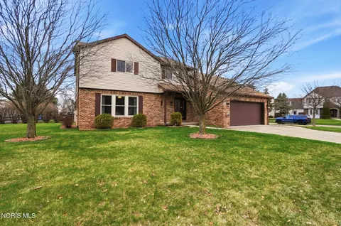 621 Cedar Ln, Bowling Green, OH 43402
