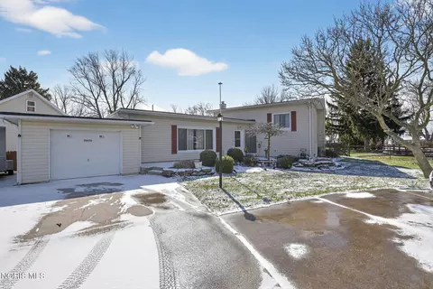 29076 Harriet St, Millbury, OH 43447