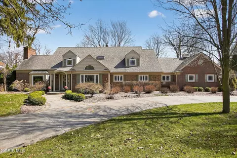 2548 Talmadge Rd, Ottawa Hills, OH 43606