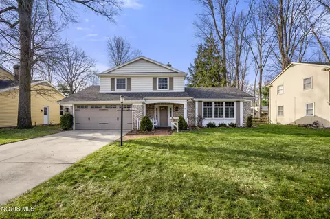 6913 Fredericksburg Dr, Sylvania, OH 43560