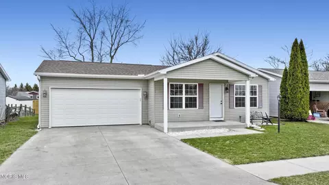 2105 Redbud Ln, Delta, OH 43515