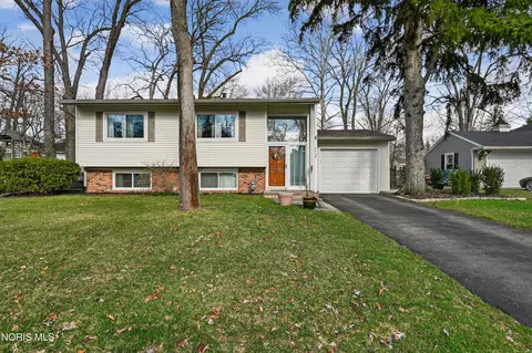 4736 Wickford Dr W, Sylvania, OH 43560