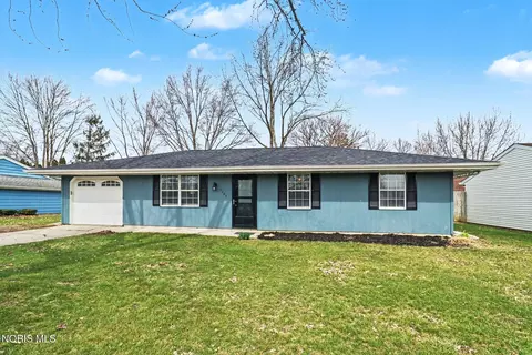1025 Colonial Ln, Bryan, OH 43506