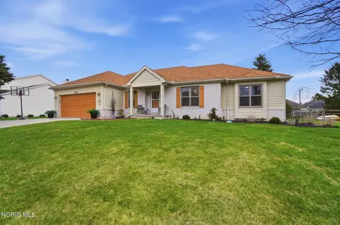 5862 Summer Place Dr, Sylvania, OH 43560