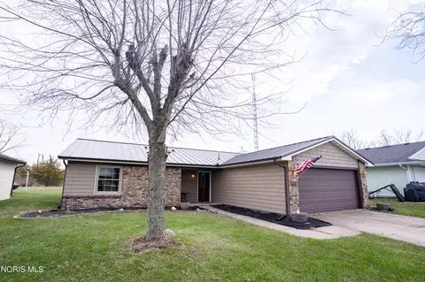 4313 E Rolling Meadows Blvd, Defiance, OH 43512