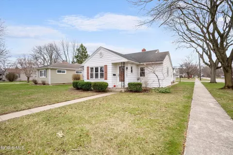 629 W Smith St, Gibsonburg, OH 43431