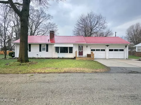 711 Natlin Dr, Fostoria, OH 44830