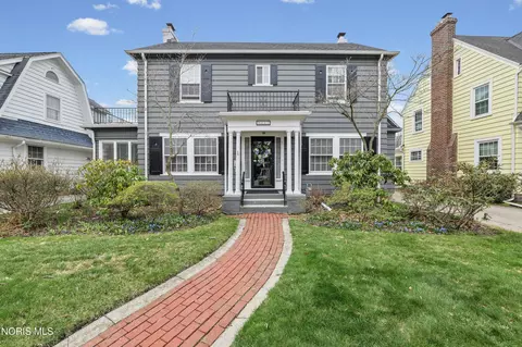 3447 Brantford Rd, Ottawa Hills, OH 43606
