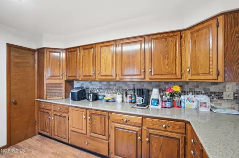 Kitchen - 5874 Taylor Ave, Walbridge, OH 43465 photo 3 of 6