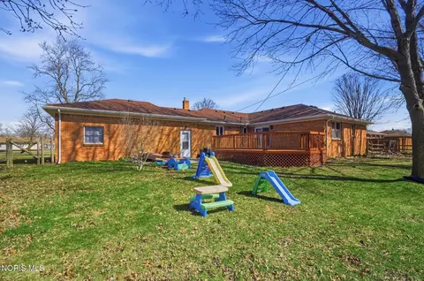 Exterior - 5874 Taylor Ave, Walbridge, OH 43465 photo 4 of 9