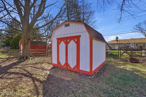 Exterior - 5874 Taylor Ave, Walbridge, OH 43465 photo 8 of 9