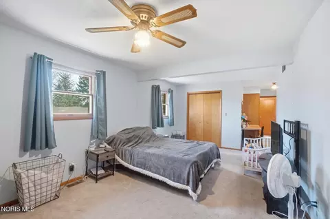 Bedroom - 5874 Taylor Ave, Walbridge, OH 43465 photo 2 of 6